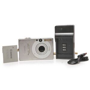Canon PowerShot SD1000 Digital Elph Digital Camera 7.1 MP Silver Digicam